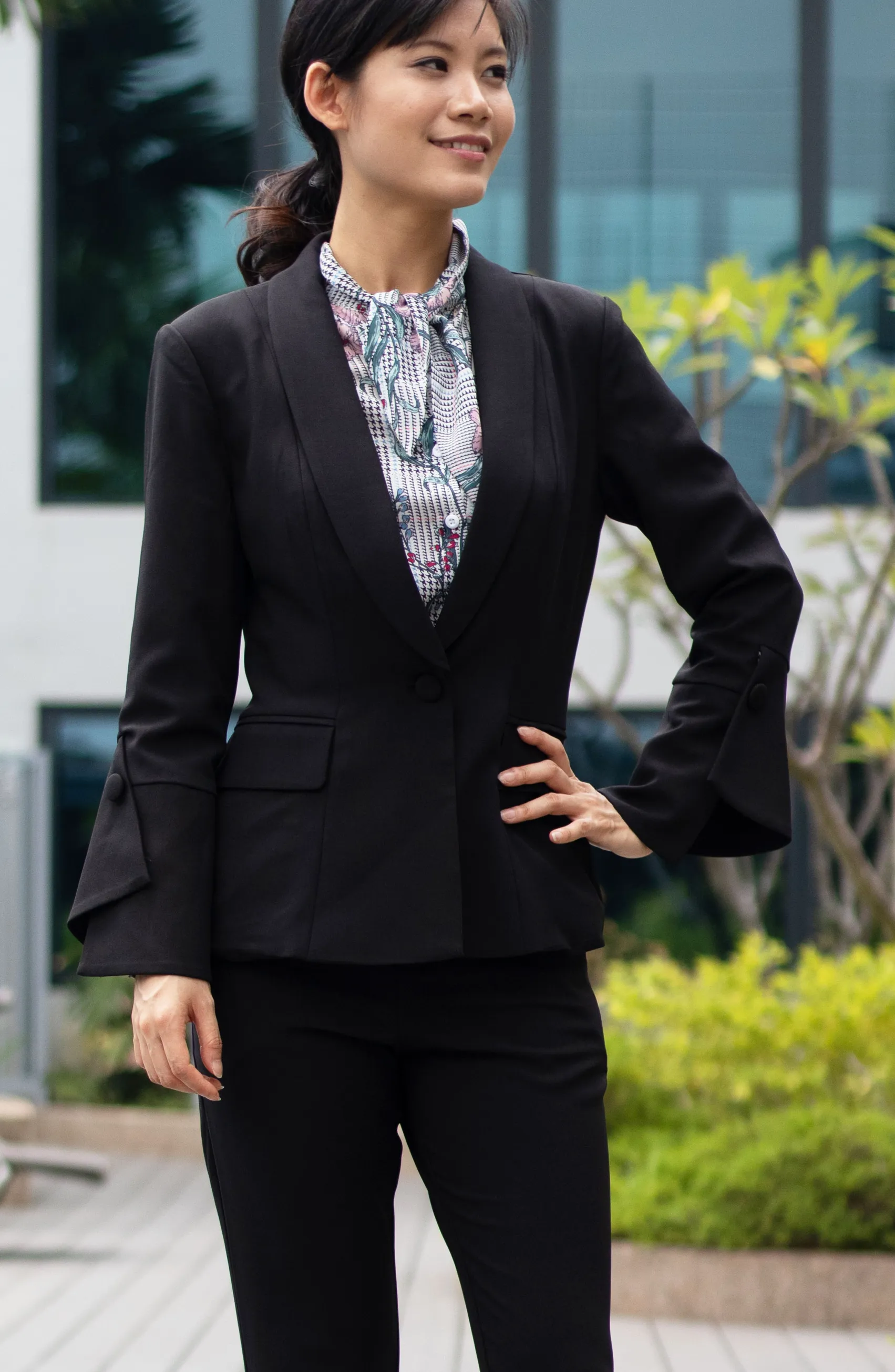 Black Slim Look Fit & Flare Bell-Sleeve Work Blazer (Perfect Ratio Cut)